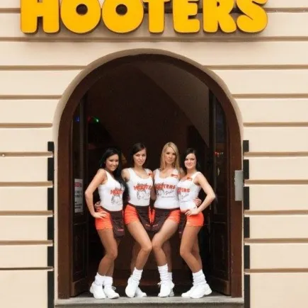 Dinner at Hooters